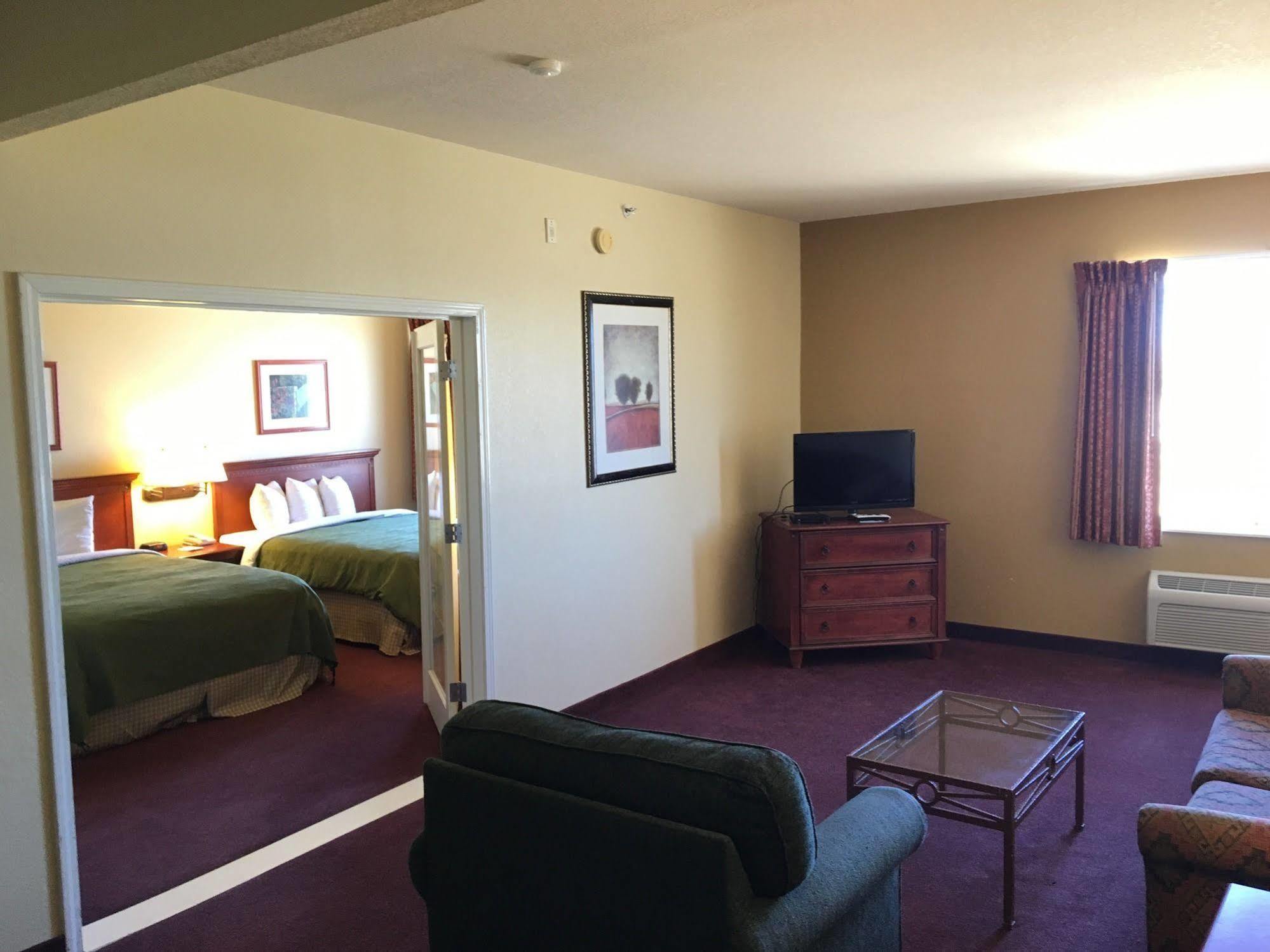Отель Baymont By Wyndham Albuquerque Airport Экстерьер фото